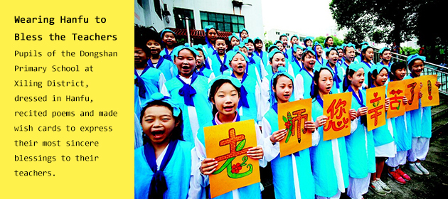 Wearing Hanfu to Bless the Teachers